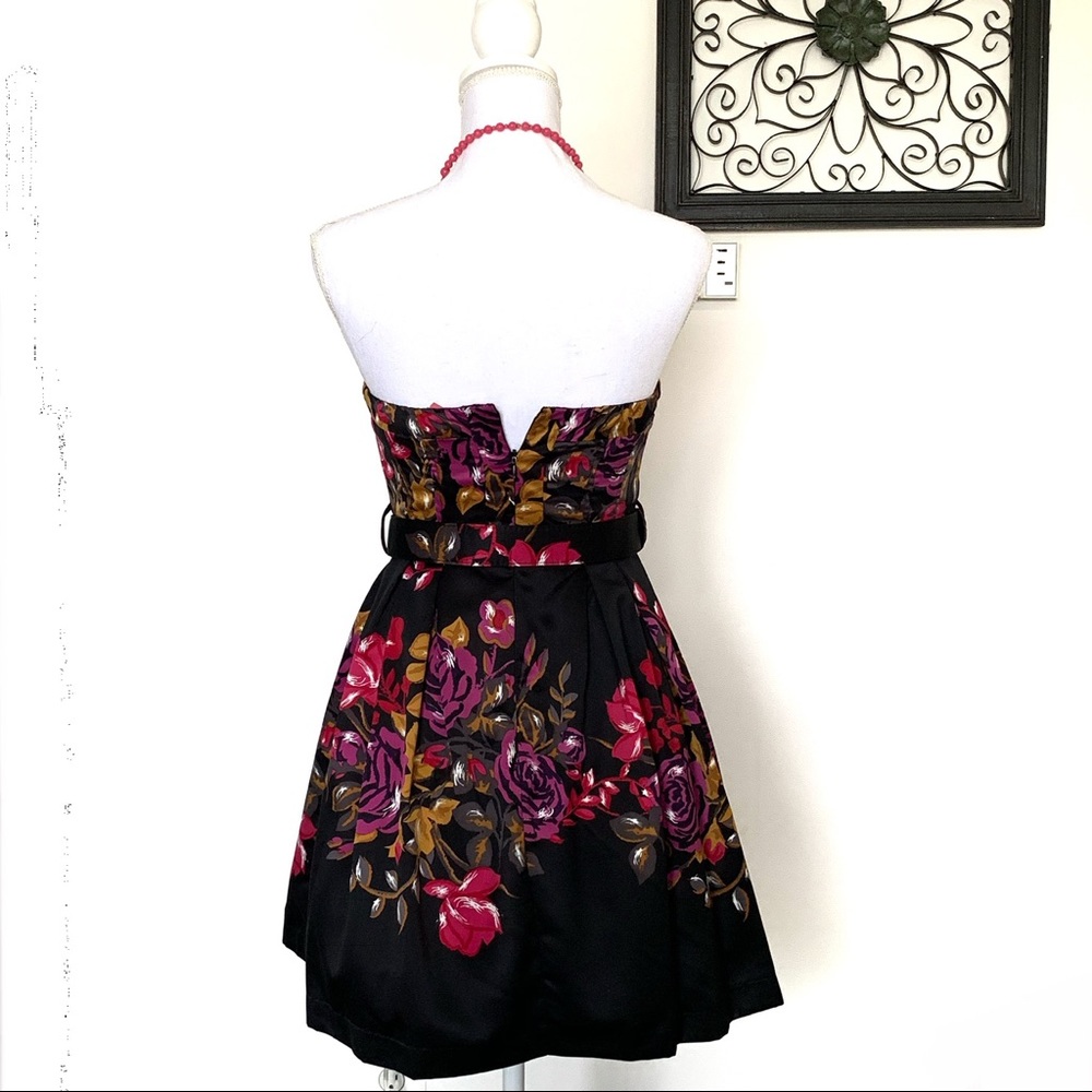 BEAUTIFUL STRAPLESS DRESS WITH ROSES - Picture 3 of 7
